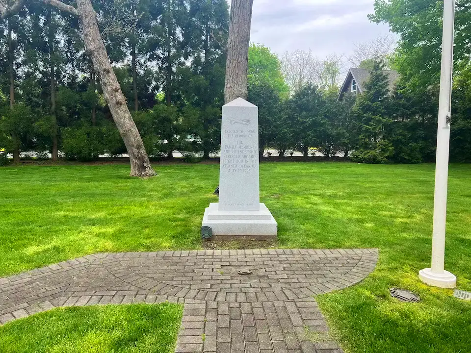 memorial for twa flight 800 center moriches cemetery