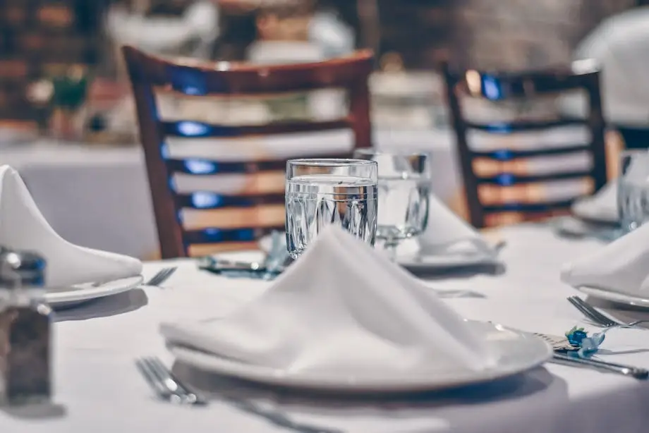 restaurant table settings